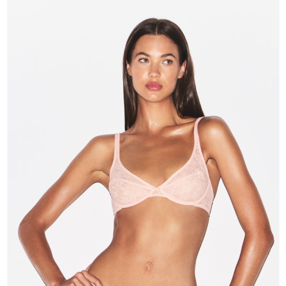 NWT SKIMS Vintage Bras Lace Unlined Bra in Primrose